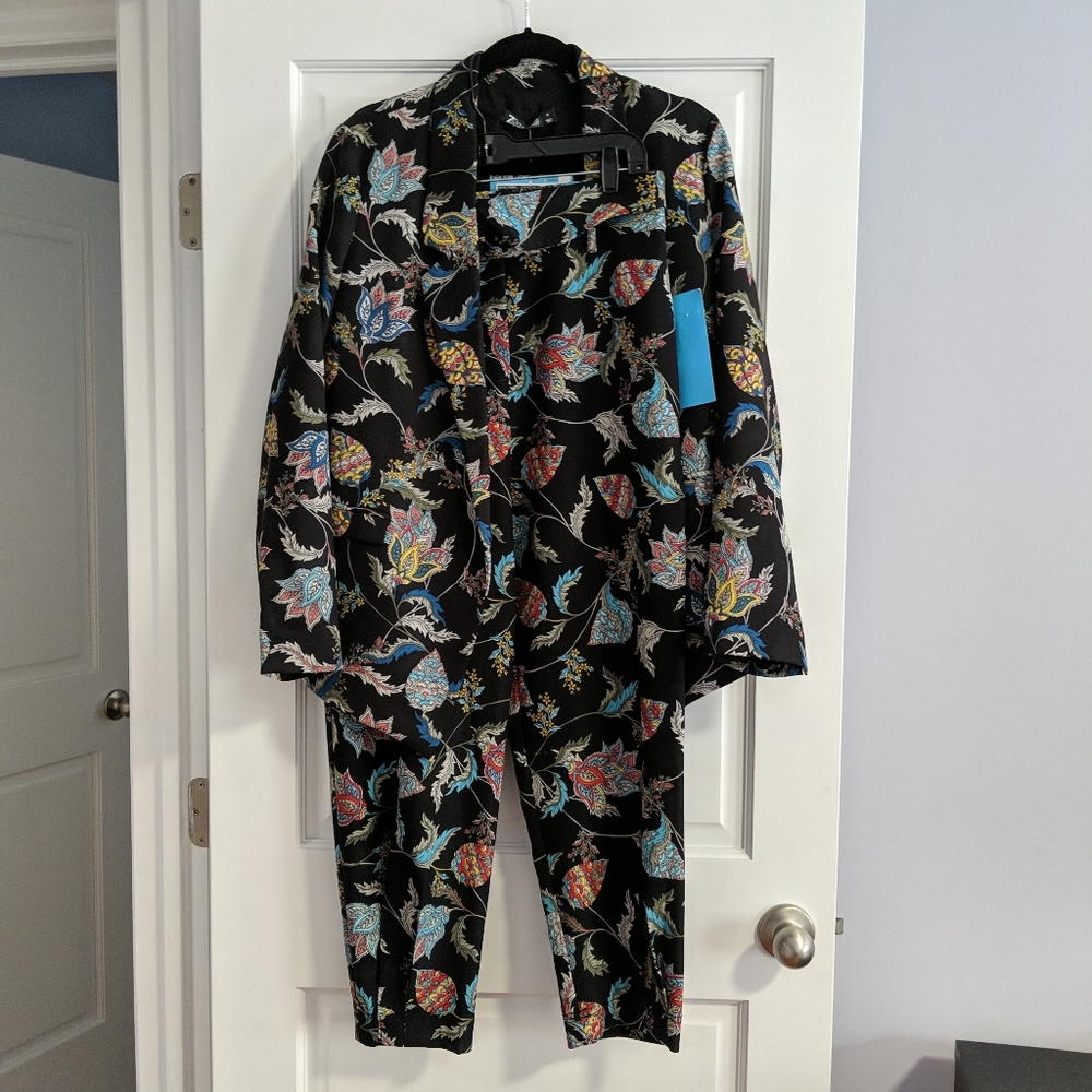 NY&Co 7th Avenue Paisley Print Pants - Picture 12 of 12